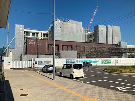 西面外観～あき亀山駅より 写真