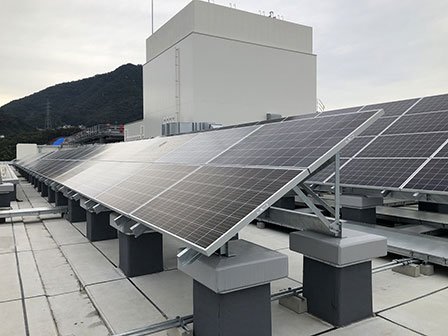 太陽光発電パネル 写真