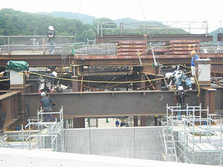 鉄骨建方（組立）作業状況 写真