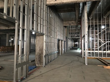 病院棟内部状況 1階廊下(ホスピタルストリート(検査)) 写真